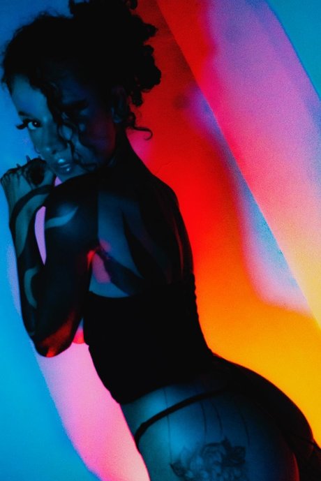 Mena VIP 裸の女優 写真