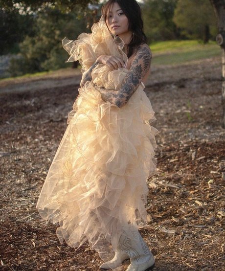 Mae Col エロティックなスター アーカイブ