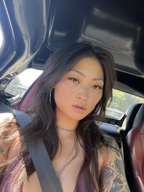 Mae Col 裸モデル 画像