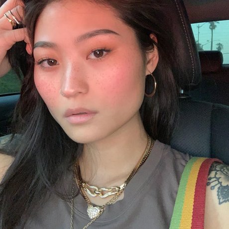 Mae Col ホット女優 写真