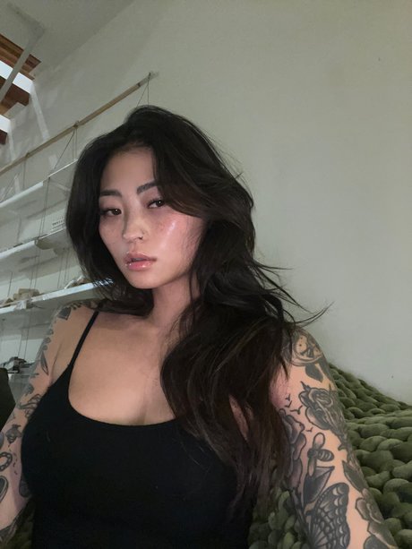 Mae Col エロティックなスター ギャラリー