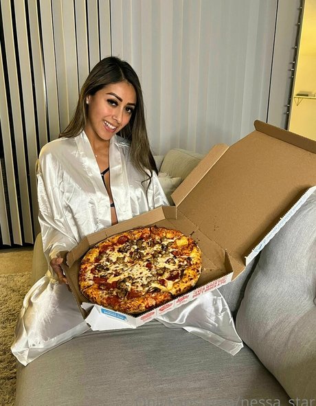 Nessa star セクシー女優 写真