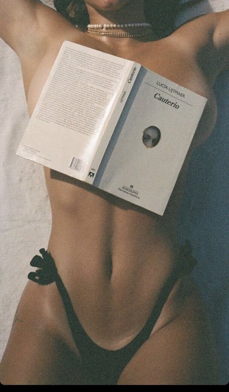 Anna Arevalo スター 裸 写真