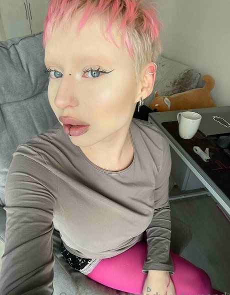 トゥワークオンリーファン エロチック ギャラリー