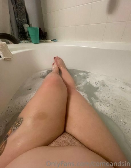 comeandsin エロティックなモデル 写真