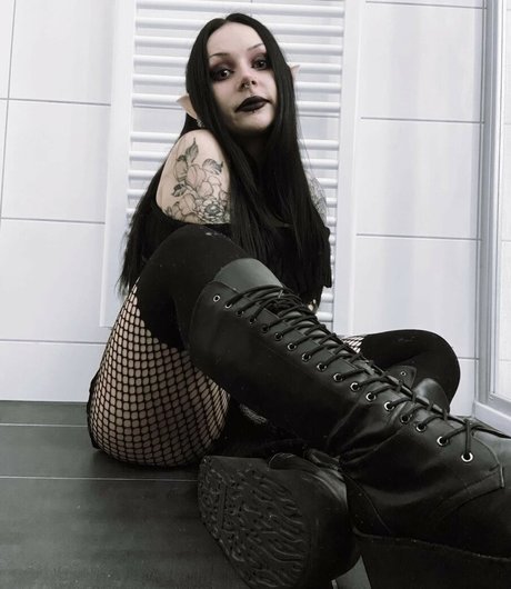 ナチュラルガールズオンリーファン セクシーヌード 写真