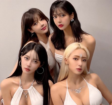 Foxylicious セクシーモデル 写真