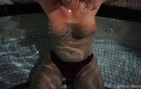 myarykerx ポルノスター 写真