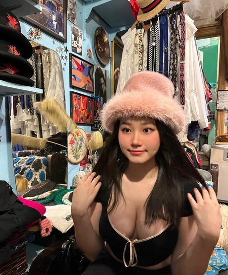巨乳クーガーオンリーファンズ ポルノ 画像