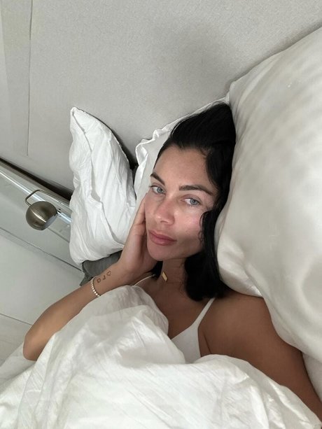 Cally Jane Beech ポルノスター ヌード ギャラリー