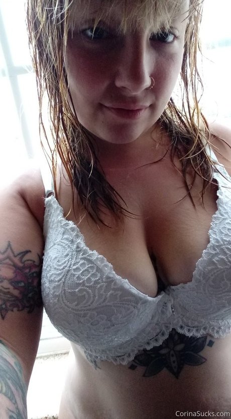 セックスガールズオンリーファンズ セクシー裸 写真