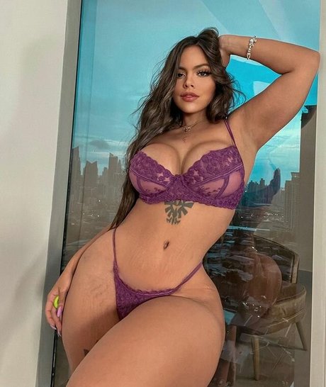 最もホットな女の子オンリーファンズ アートヌード ギャラリー