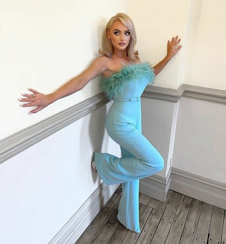 Katie McGlynn ヌードモデル 写真