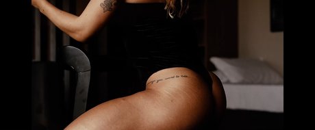 アナルフェチオンリーファンズ セクシー 写真