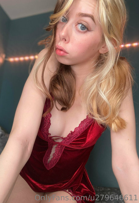 美しい黒檀のオンリーファンズ セクシーヌード 写真