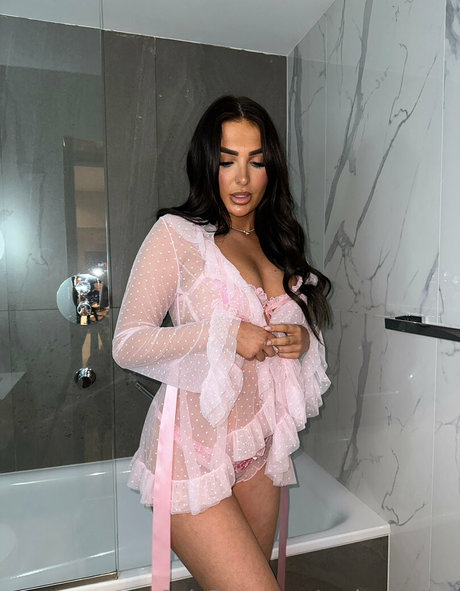 巨乳の熟女オンリーファンズ ホットxxx 写真