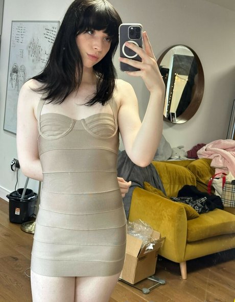 ickyypeach 裸の女優 画像