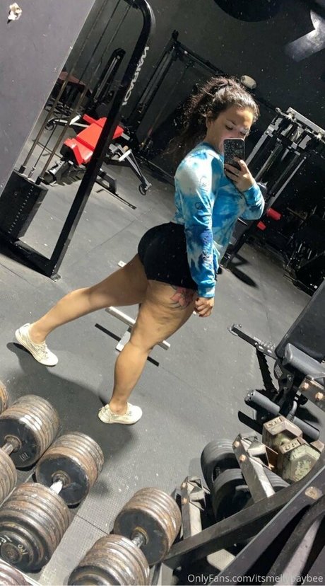 itsmellybaybee ヌードモデル 写真