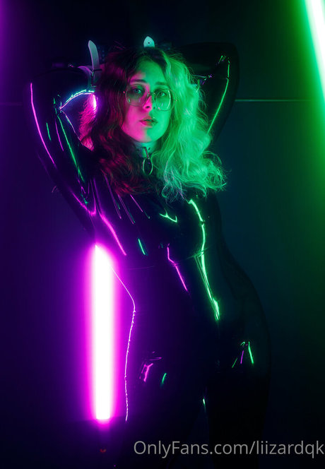 liizardqk ポルノスター 写真