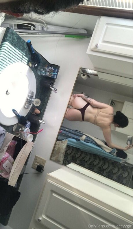 白いランジェリーオンリーファンズ セックス ギャラリー