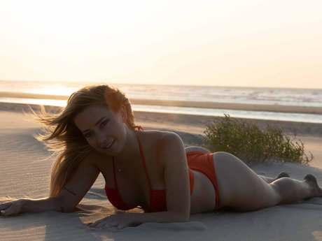 Charlotte Maes ポルノスター 素敵 写真