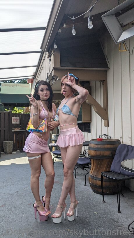 ふっくら乳首 オンリーファンズ エロチック 写真