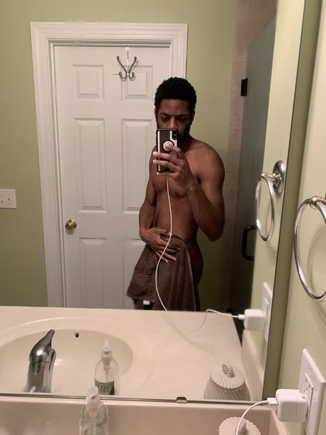 Mr Mocha 裸のスター 写真
