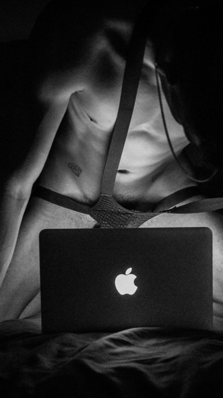 クローズアップマンコオンリーファンズ ホットセックス 写真