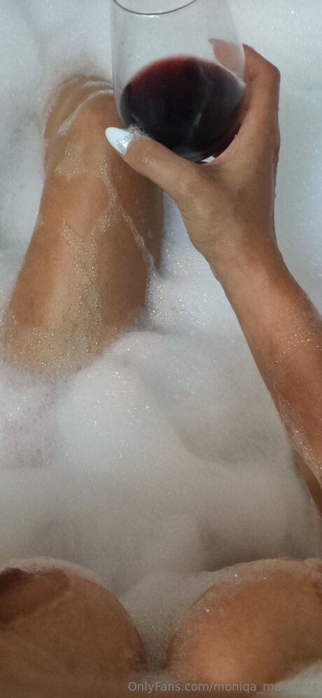 おっぱいオンリーファンズ 無料セクシー 写真
