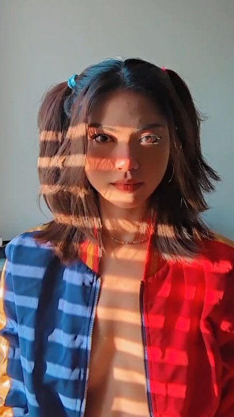 Mila Poonis 美しいモデル 写真