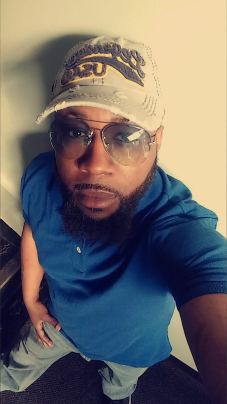 男性の裸オンリーファンズ 可愛い 画像