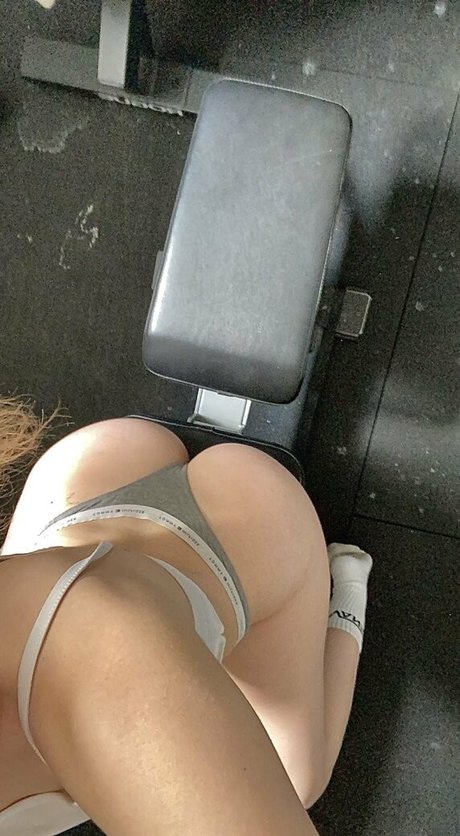 熟女潮吹きオンリーファンズ セクシー裸 写真
