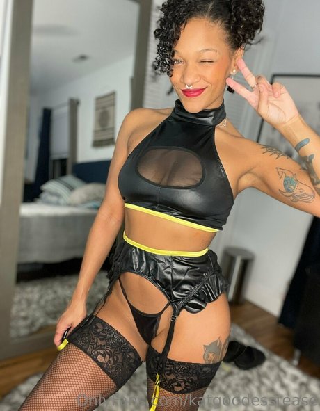 裸ヨガオンリーファンズ ポルノ 写真