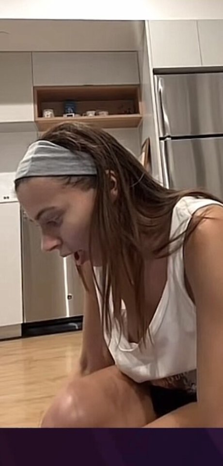 Samantha Saglibene セクシーなスター 写真