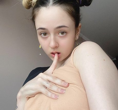 Tinnypieee top profile image