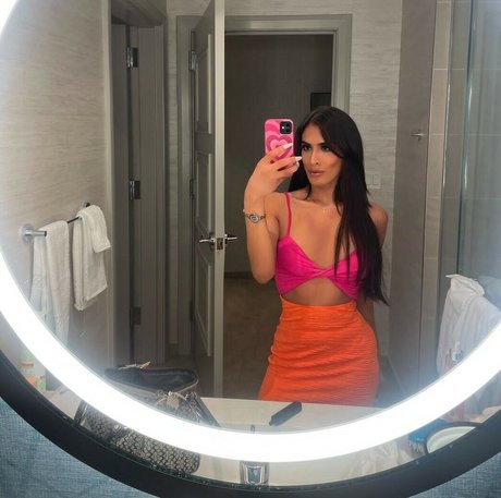 Yasmeen Ali トップスター 画像