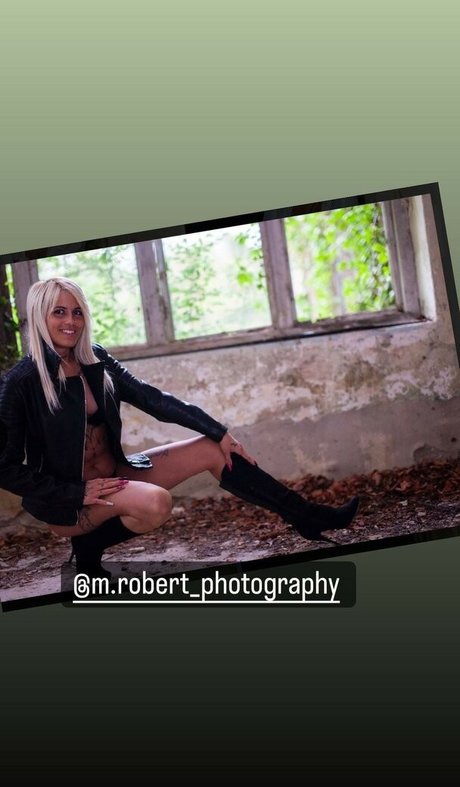 Kaposvari Lanyok ヌードのポルノスター 写真
