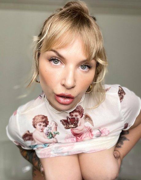 itsivylebelle エロティック女優 写真