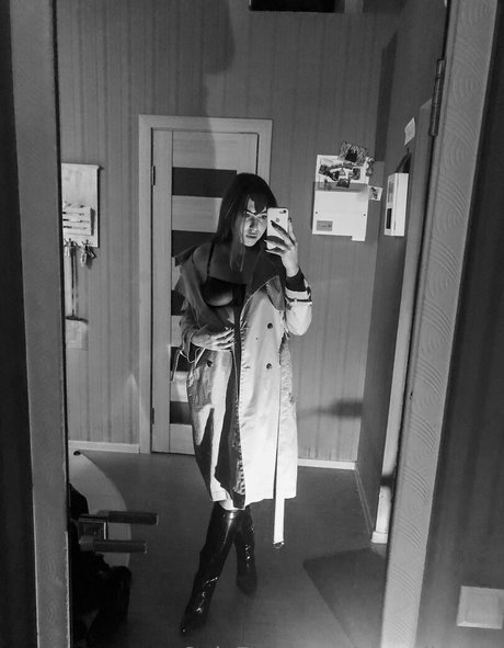 トランスジェンダーの女の子のオンリーファンズ ポルノ 写真