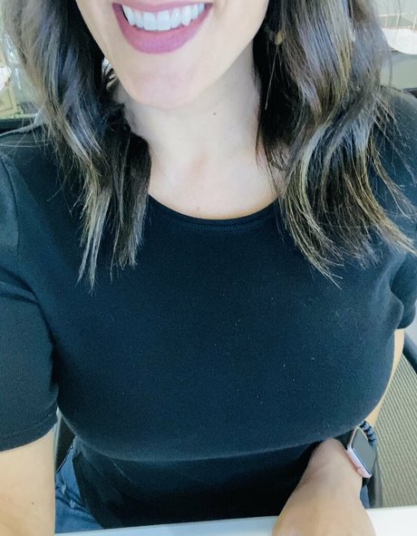 MrsAvaAndrews profile image