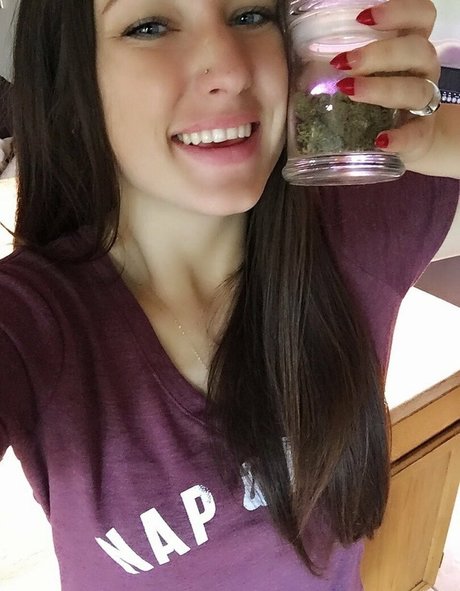 寝取られ妻オンリーファンズ アートポルノ 写真