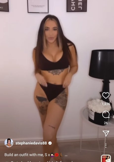 Stephanie Davis 完璧なスター ギャラリー
