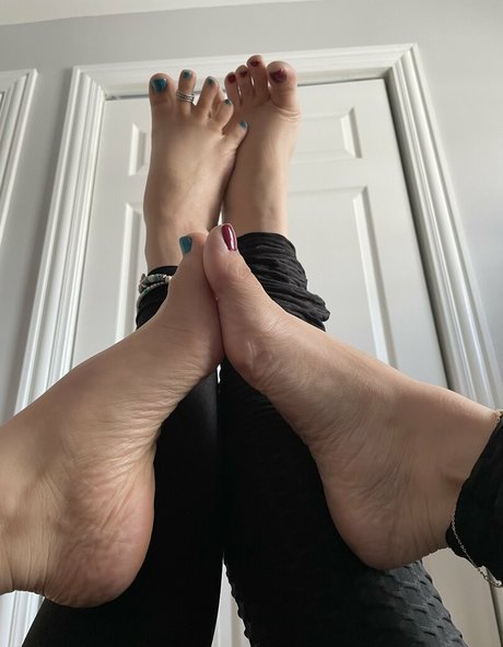 曲線美のラテン系オンリーファンズ アート裸 写真