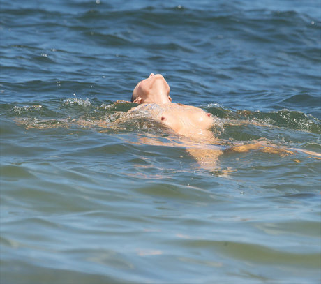 赤毛の痴女オンリーファンズ 無料裸 ギャラリー