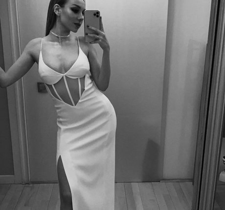 熟女中出しオンリーファンズ 美しい裸 写真
