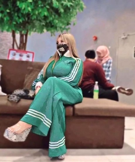 MekSarrah 可愛いモデル 写真