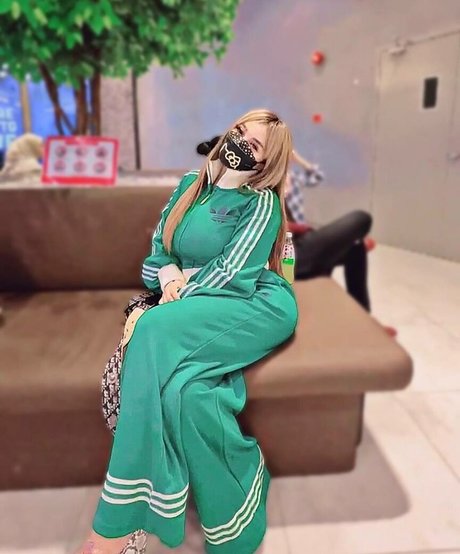 MekSarrah セクシーなスター 画像