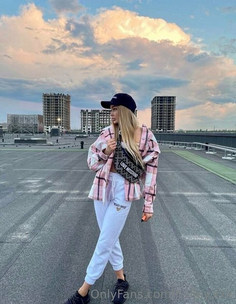 haileycherry エロティックなポルノスター 写真
