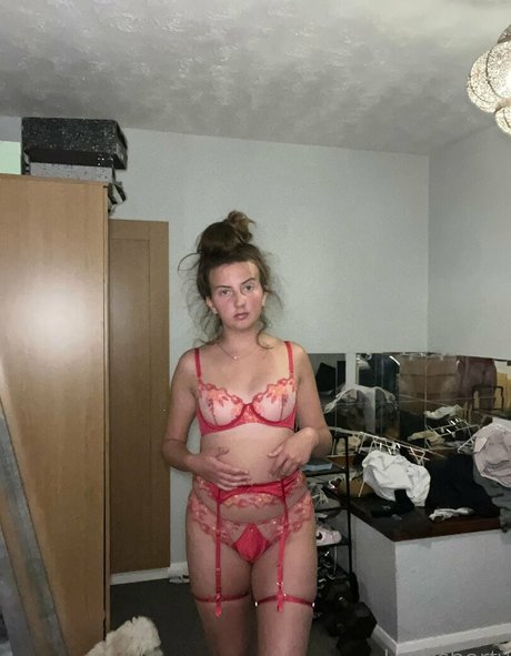 小柄なブロンドのオンリーファンズ 美しい 画像