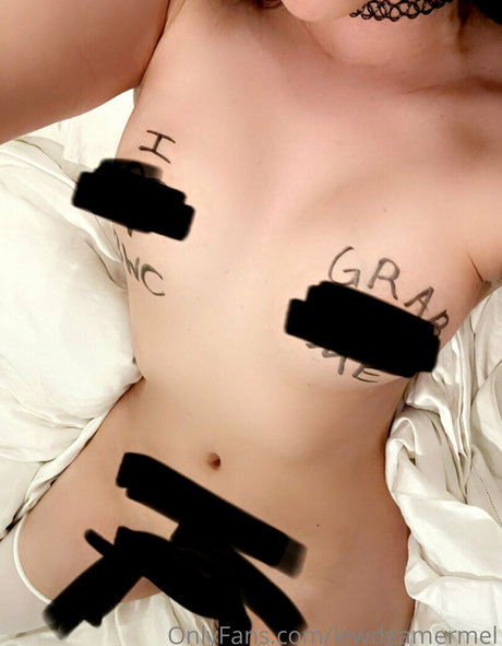 lewdgamermel ポルノスター 可愛い 画像